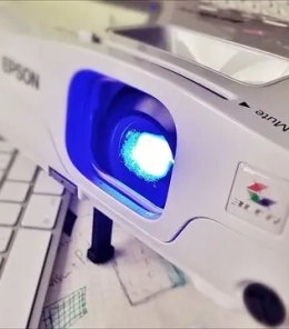 beamer-196951_640 (1)